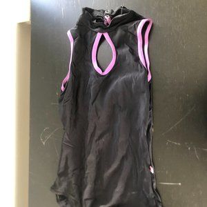 Yumiko Elise size small. Black with mauve trim